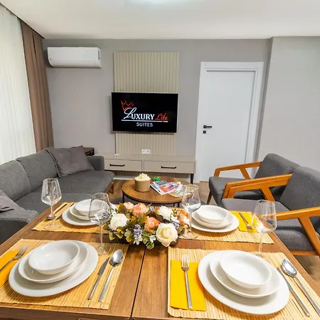 Luxury Life מלון