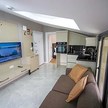 Luxury Life Hotel 3*