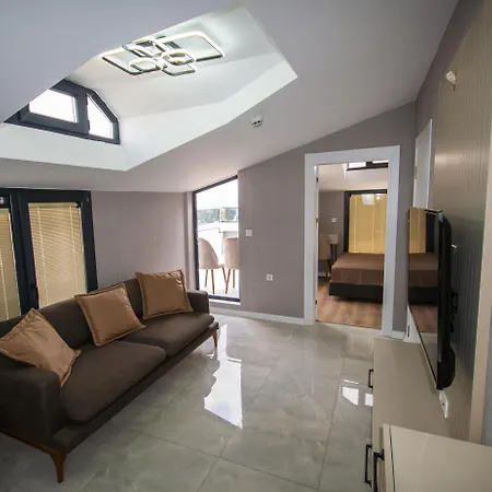 Luxury Life 3*