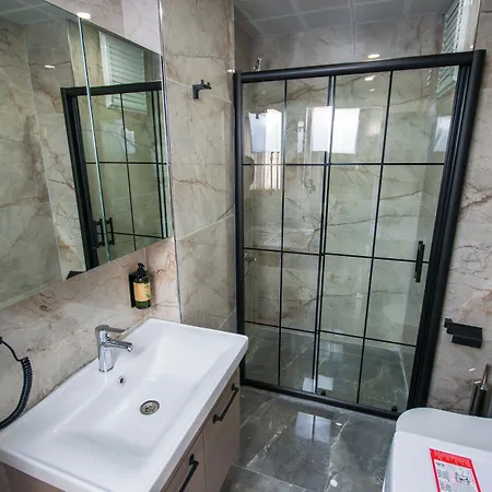 Luxury Life 3*