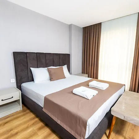 Hotell Luxury Life 3*