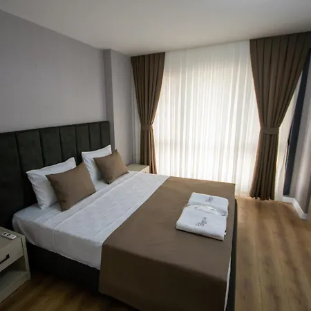 Hotell Luxury Life 3*